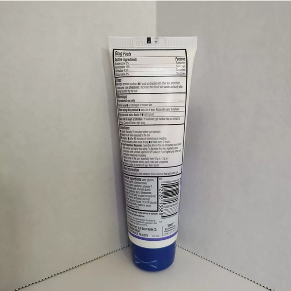 Studio Selection Ultra Sunscreen Lotion Broad Spectrum SPF 50 - 3 oz Vitamin E - Picture 3 of 9